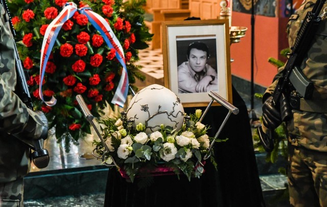 Pogrzeb Leonarda Pietraszaka, Honorowego Obywatela Miasta Bydgoszczy, poprzedziła msza święta w bydgoskiej katedrze. Aktor spocznie na Cmentarzu Starofarnym przy ul. Grunwaldzkiej.