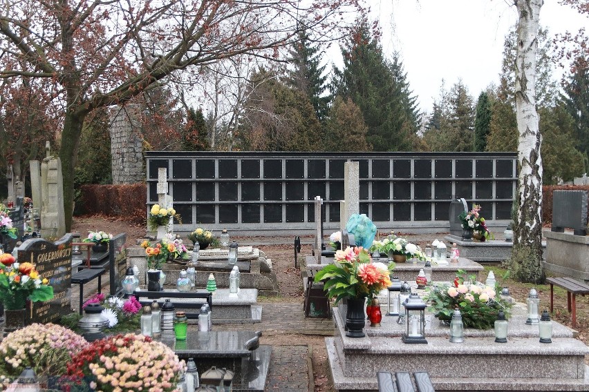 Na cmentarzu komunalnym przy ul. Chopina we Włocławku,...