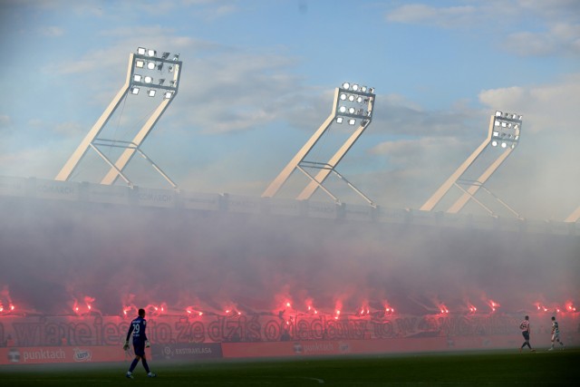 Odpalone race podczas meczu Cracovia - Lechia Gdańsk w maju 2016 roku