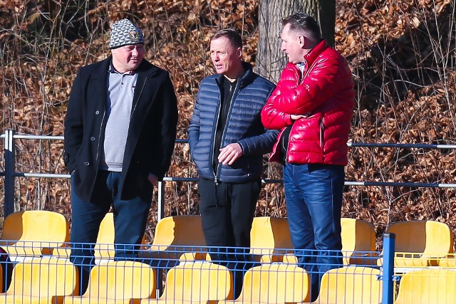 Ireneusz Mamrot (w środku) przekonuje, że Śląsk Wrocław się z nim nie kontaktował. W klubie twierdzą inaczej...