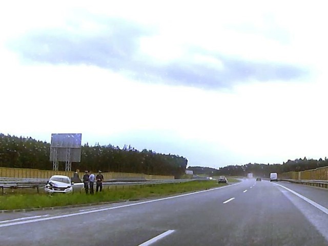 Na A1 zderzyły się dwa samochody osobowe: Ford Mondeo oraz Renault Master