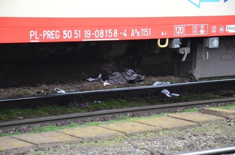 Wypadek na stacji Wrocław Mikołajów. Pieszy wpadł pod pociąg. Kolej: To nie nasza wina
