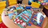 Zbiórka przyborów dla polskich placówek szkolnych na Kresach. Akcja charytatywna "Nie jest kolorowo" 