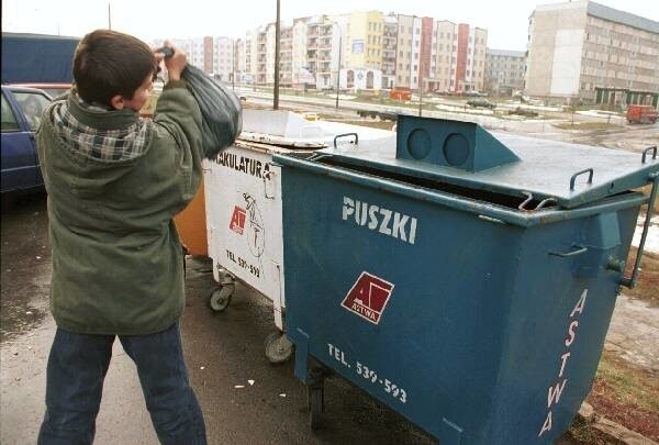 Już kilka lat temu w Białymstoku na kilku osiedlach ustawiono kilkanaście zestawów do selektywnej zbiórki odpadów. Do kontenerów trafia jednak niewielka część śmieci, ponieważ segregowanie nie jest obowiązkowe