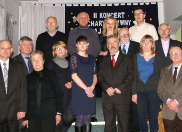 Na zdjęciu władze  stowarzyszenia, w górnym stoją od lewej: Wiesław Szejna, Franciszek Fidor, Anna Jakubowska, Mariusz Słowiński. Dolny rząd, z lewej: Wojciech Jasnos, Władysław Rudziński, Krystyna Wiaderna, Danuta Filiks, Joanna Stołowska (sekretarz podczas zebrania założycielskiego), Marian Jankowski, Maciej Włodarczyk, Beata Lis, Maciej Nieduziak, Edward Szustka.