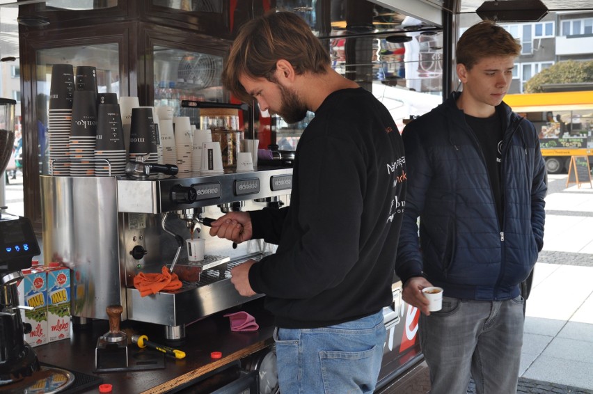 Food trucki zjechały na pl. Nowy Targ [ZDJĘCIA]