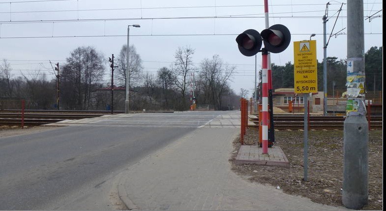 Przejazd z zaporami w Andrespolu zostanie zastąpiony przez wiadukt kolejowy i tunel dla ruchu kołowego i pieszego 