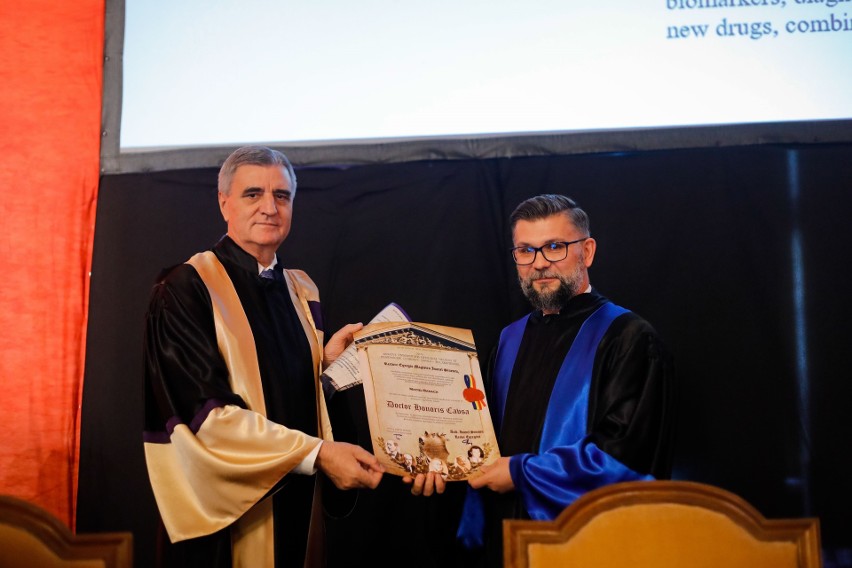 Prof. Maciej Banach z doktoratem honoris causa. Dyrektora szpitala Matki Polki doceniła uczelnia z Rumunii 