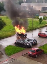 Dobczyce. Pożar auta na osiedlowym parkingu [ZDJĘCIA]