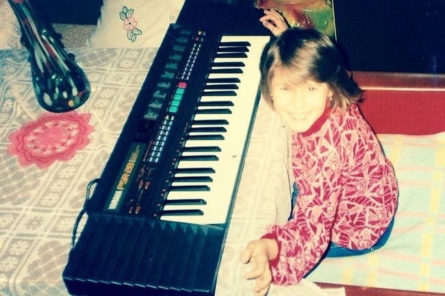 1987 rok. Pierwszym instrumentem, na którym grała Iwona...