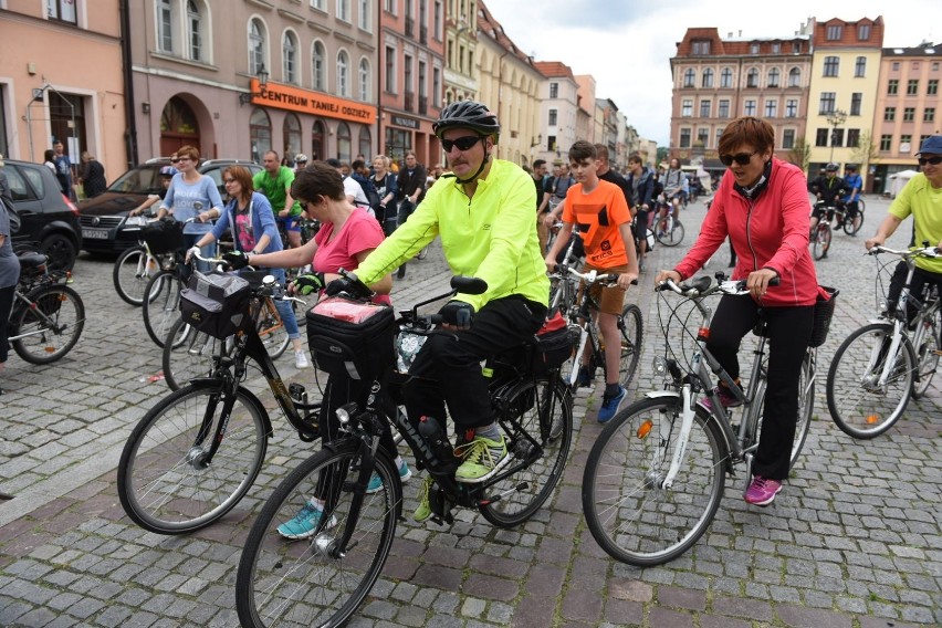 Pogoda nie rozpieszcza rowerzystów, ale chętnych do jazdy...