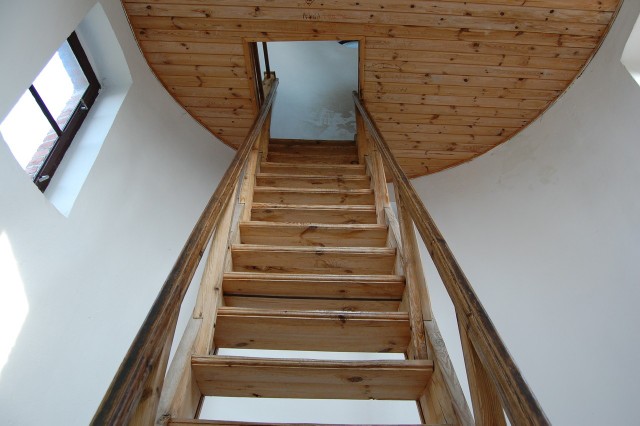 Drawex to największy w Polsce producent schodów drewnianych.