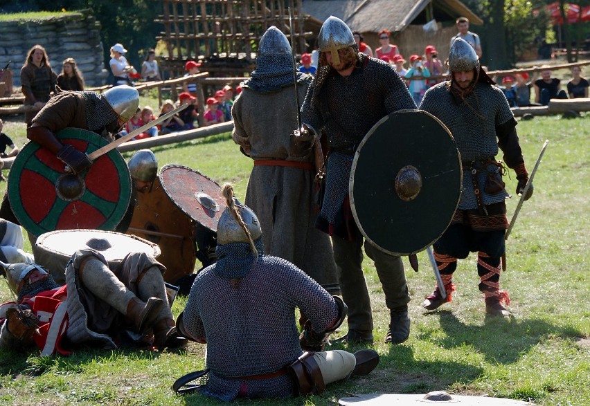 Festyn Archeologiczny w Biskupinie. Tak bawiliśmy się w 2015 roku