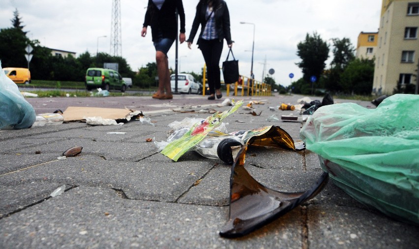 Skandal pod śmietnikiem. Bydgoszczanie są oburzeni