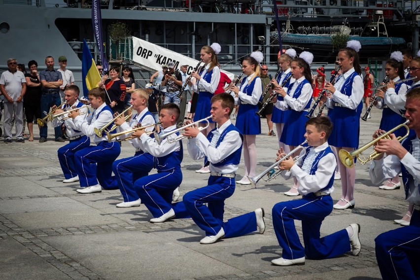 Huczna parada na zakończenie Dni Morza i Samba Port Festival [ZDJĘCIA]