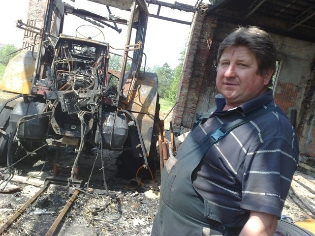 Kazimierz Szymański to jedna z ofiar podpalacza. Stracił wyremontowaną stodołę i ciągnik.