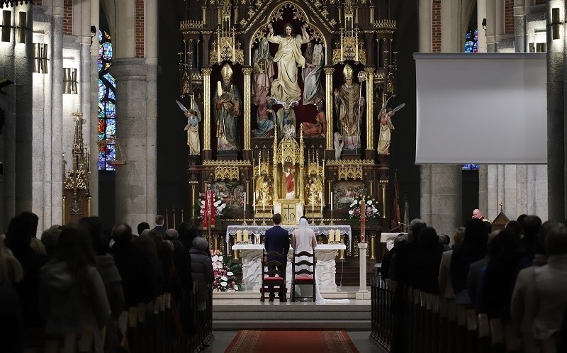 Koronawirus. Polski episkopat udziela dyspensy od uczestnictwa w niedzielnej mszy świętej. Ma obowiązywać do 29 marca