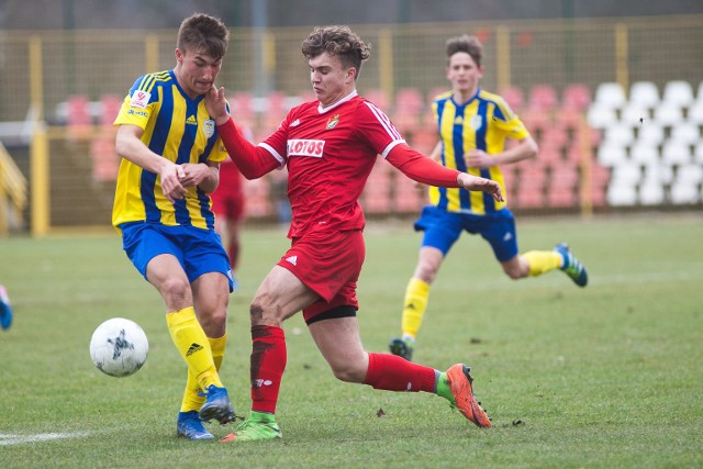 W niedzielę na stadionie przy ul. Zielonej zawodnicy Gryfa Słupsk podejmowali Arkę Gdynia. Mecz odbył się w ramach Centralnej Ligi Juniorów.