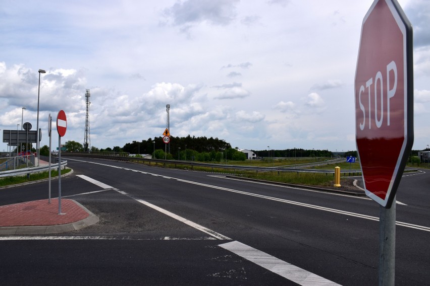 Łącznica drogowa, która umożliwia skręt w kierunku...