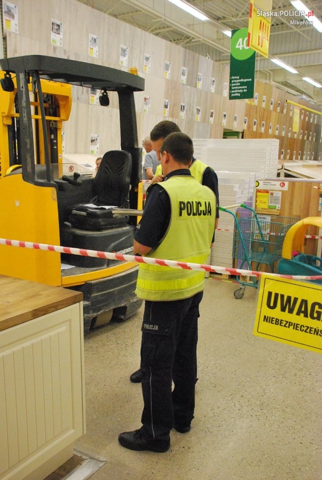 Wypadek w Leroy Merlin: Czterolatek wpadł pod wózek widłowy w markecie budowlanym.