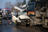 W Birczy bus przewożący Ukraińców zderzył się z ciężarówką. Dwie osoby zginęły [ZDJĘCIA, WIDEO]