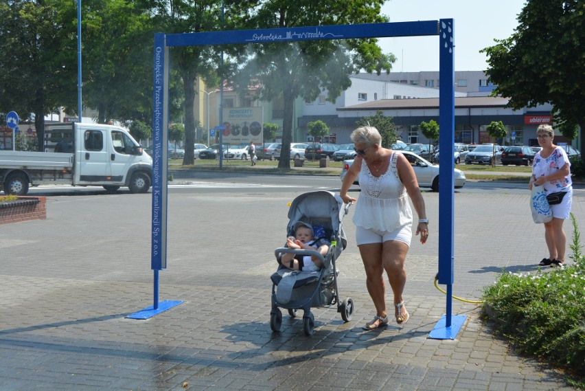 Ostrołęka. Kurtyna wodna stanęła przy Kupcu. 30.06.2022. Gdzie jeszcze można się schłodzić?