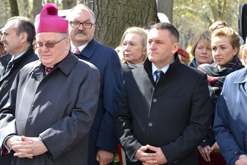 Wrocław pamiętał o ofiarach zbrodni katyńskiej (FOTO)