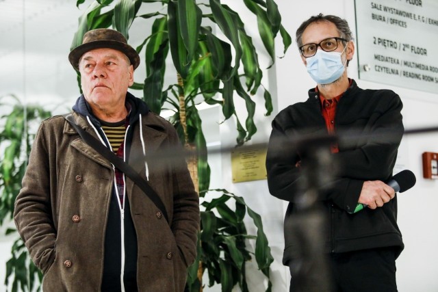 Artyści podczas wernisażu, od lewej: Ryszard Waśko i Sławomir Marzec.