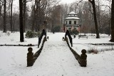 Park Habsburgów w Żywcu zimą. Warto wybrać się tutaj na spacer