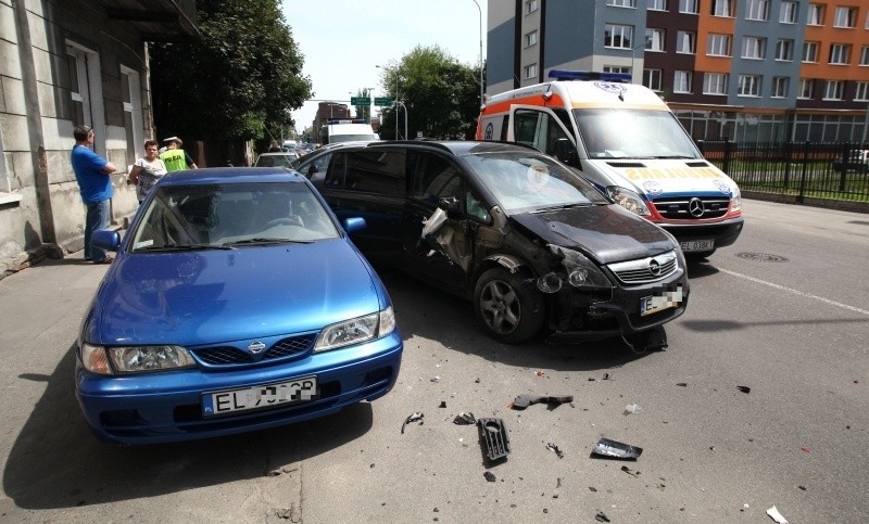 Wypadek na Radwańskiej! Zderzenie trzech aut. Ranne małe dziecko! [zdjęcia]
