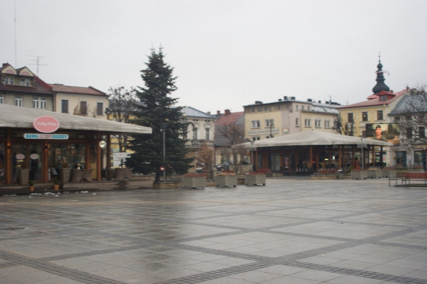 Nowy Targ: Miasto wymienia dachy na kawiarenkach. Poprzednie zniszczył... smog [ZDJĘCIA]