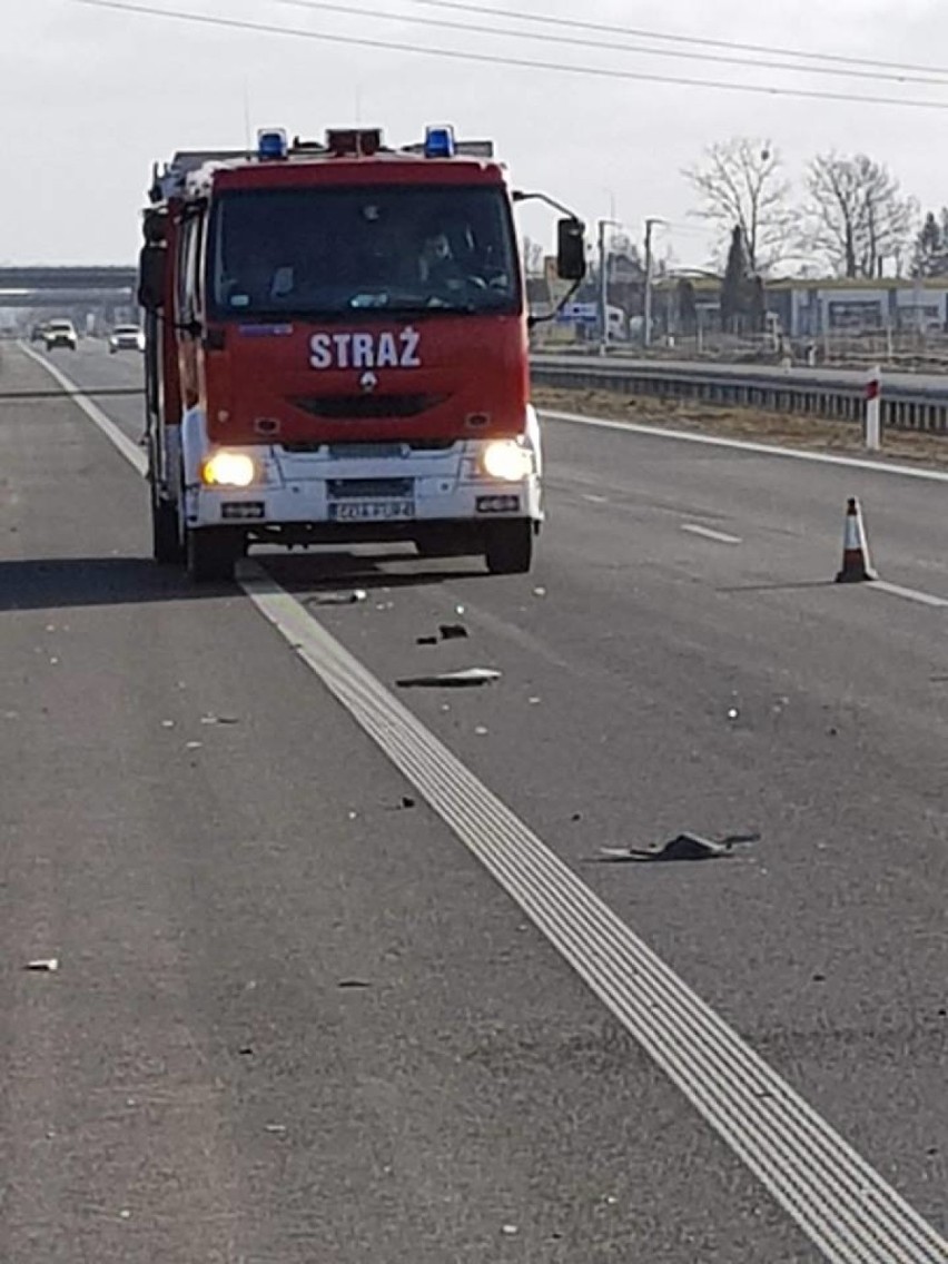 Cedry Małe: Wypadek drogowy na drodze krajowej S7. Zderzyły się dwa pojazdy [ZDJĘCIA]