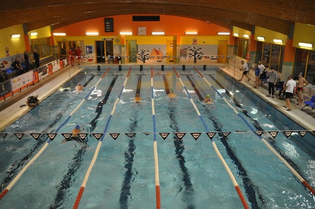 Po raz drugi w Sandomierzu odbyły się Nocne Zawody Pływackie.