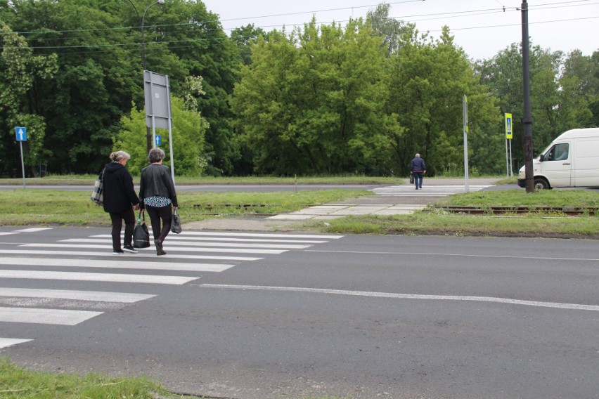 Feralne przejście przez trzypasmową al. Kołłątaja cieszy się...