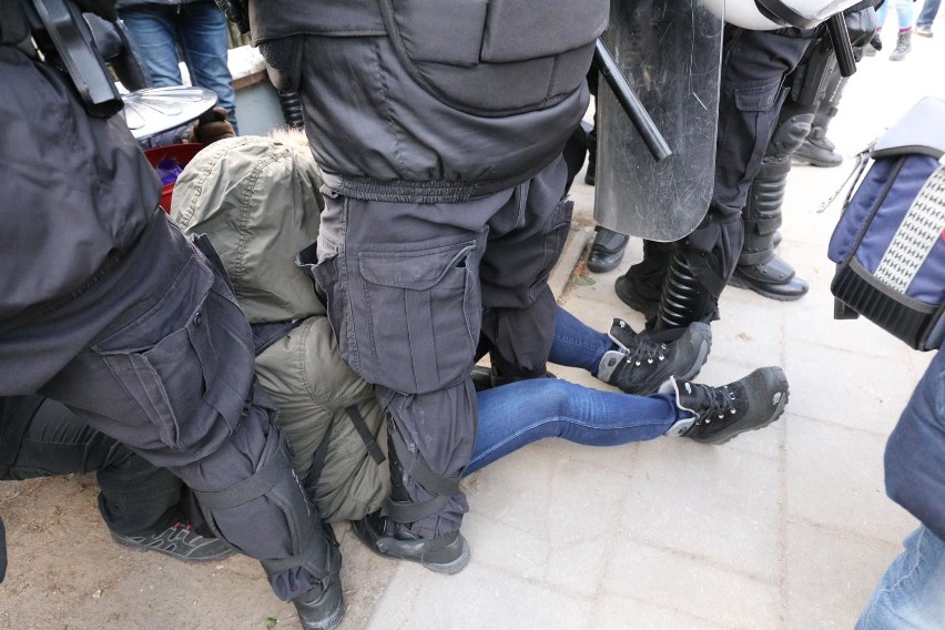 Białystok. Kontrmanifestacja była, ale nikt nie próbował zakłócić Hajnowskiego Marszu Pamięci Żołnierzy Wyklętych