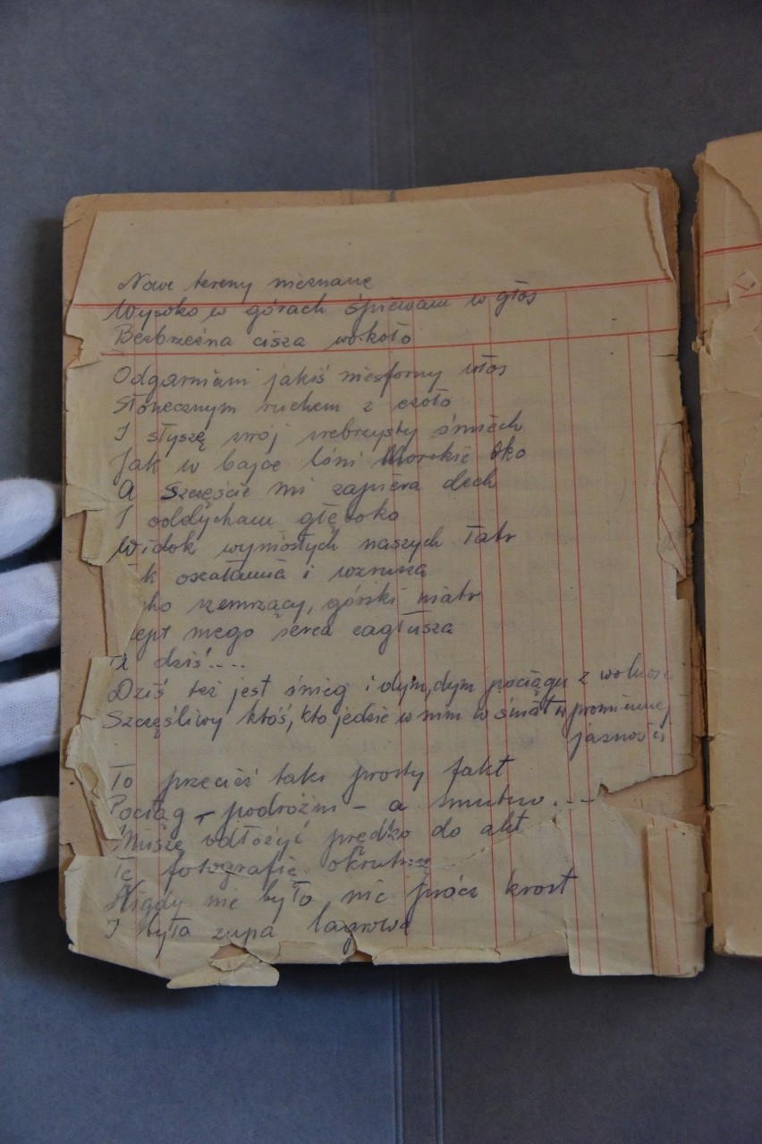 Ważny i cenny eksponat trafił do zbiorów Muzeum Auschwitz-Birkenau. Jest to oryginalny rękopis wierszy więźniarek KL Auschwitz [ZDJĘCIA]
