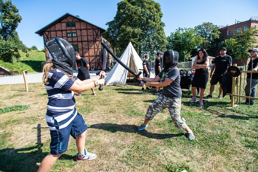 Parkowisko przy Centrum Hevelianum w Gdańsku 25.08.2019