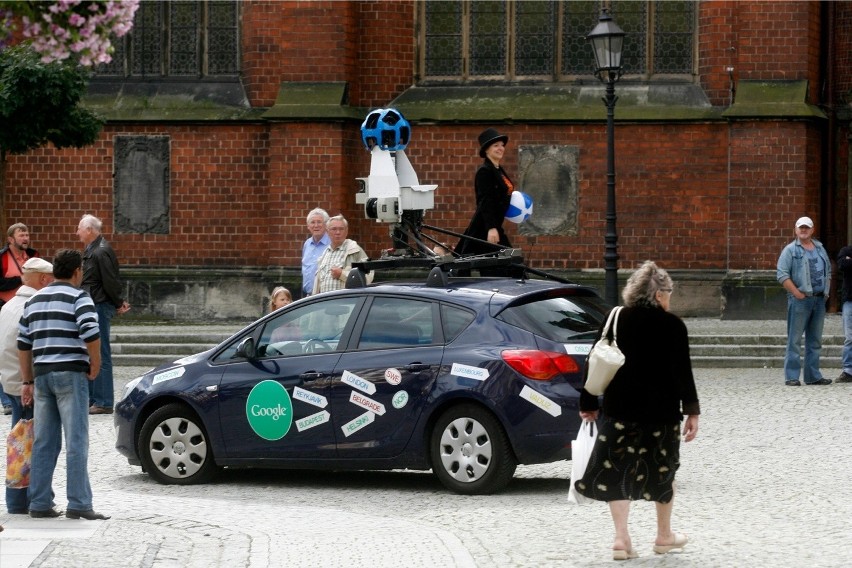 Auto Google Street View na ulicach Wrocławia i Legnicy