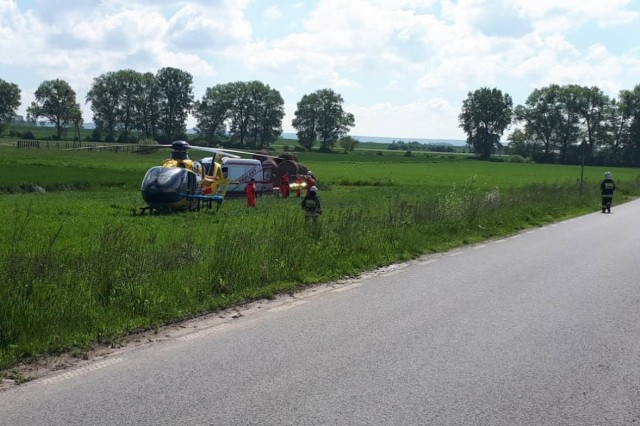 Policjanci z komisariatu w Nowem ustalają okoliczności wypadku drogowego, do którego doszło wczoraj w Kończycach