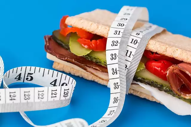 Oto oznaki, że jesz za mało. W przypadku pojawienia się powyższych objawów należy zwiększyć liczbę jedzonych kalorii oraz skonsultować się z lekarzem.Sprawdź wszystkie sygnały, że jesz za mało --->