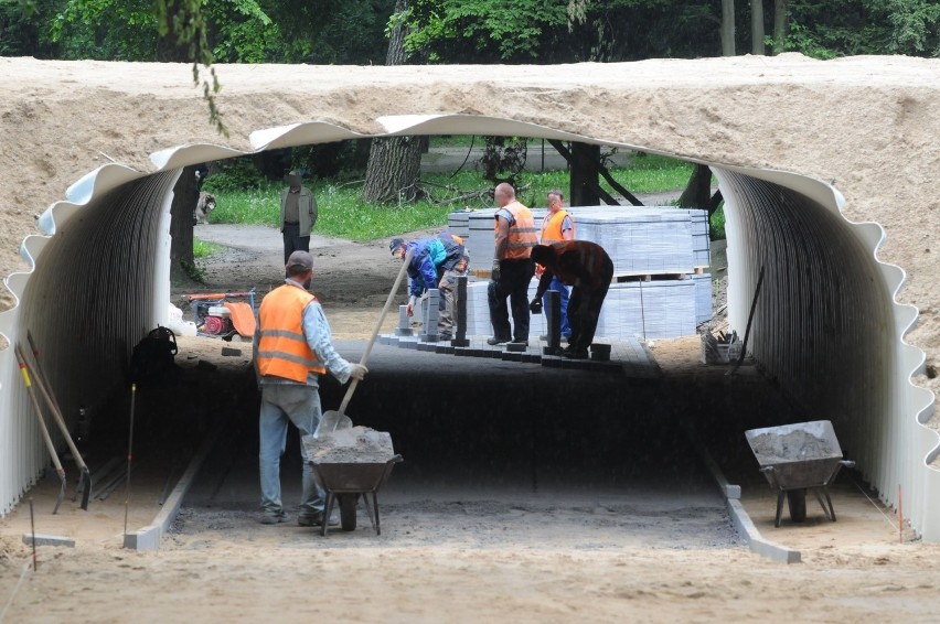 Lato 2010 roku. Budowa łącznika od ronda im. Anny German do...