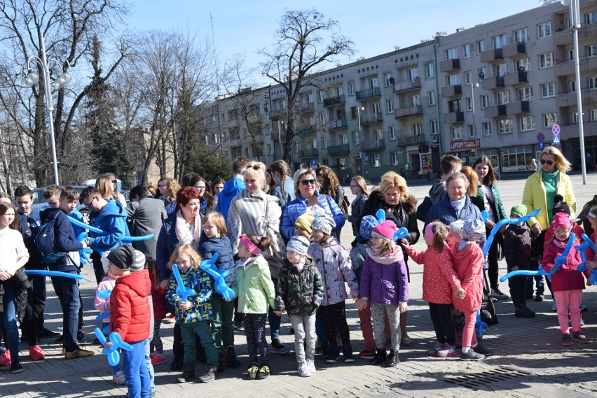 „Przystanek autyzm” to happening w Dzień Autyzmu na placu...