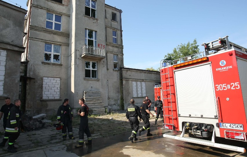 Pożar w zajezdni na Dąbrowskiego [ZDJĘCIA]