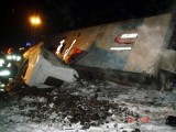 Czechowizna: Wypadek tira. Zestaw rozleciał się na części, kierowca wypadł z kabiny