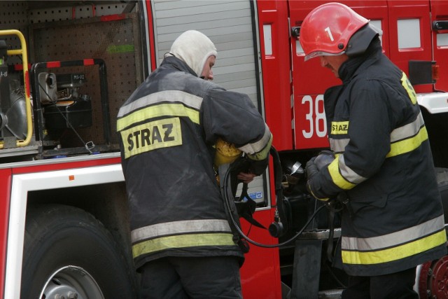 Pożar w Urzędzie Skarbowym w Nakle zauważono około godz. 7 rano w niedzielę, 21 lutego. Strażacy pojawili się chwilę później