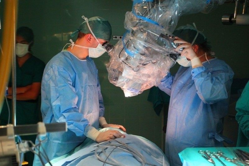 Operacja wszczepienia stymulatora nerwu w szpitalu przy ul....