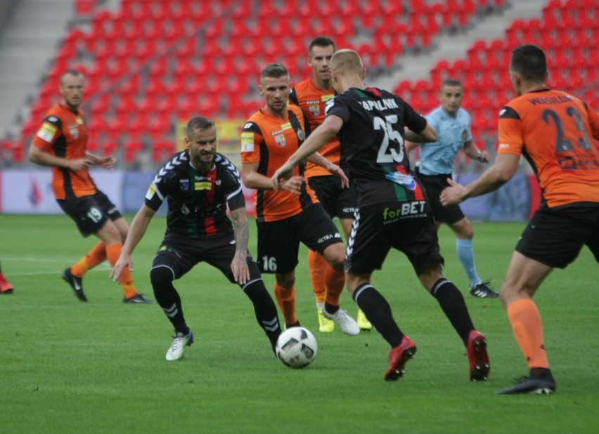 GKS Tychy - Chrobry Głogów 1:1. Zwycięstwo stracone w ostatniej minucie po rzucie karnym RELACJA, ZDJĘCIA, OPINIE