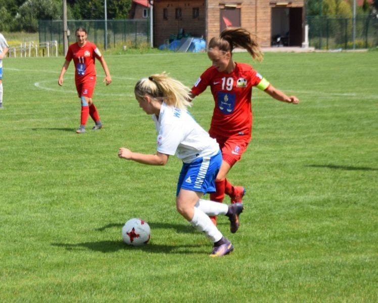 Kamila Komisarczyk uprawia piłkę nożną na trzech frontach. Zawodniczka Sparty Daleszyce gra na trawie, plaży i hali (ZDJĘCIA, WIDEO)