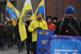Marsz na Zgodę 2020. Ślązacy uczcili ofiary Tragedii Górnośląskiej. Tradycyjnie przeszli pod bramę byłego obozu pracy w Zgodzie