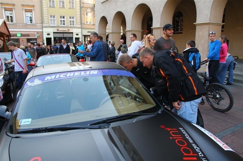 Na Rynek w Opolu zjechalo blisko 50 luksusowych aut.